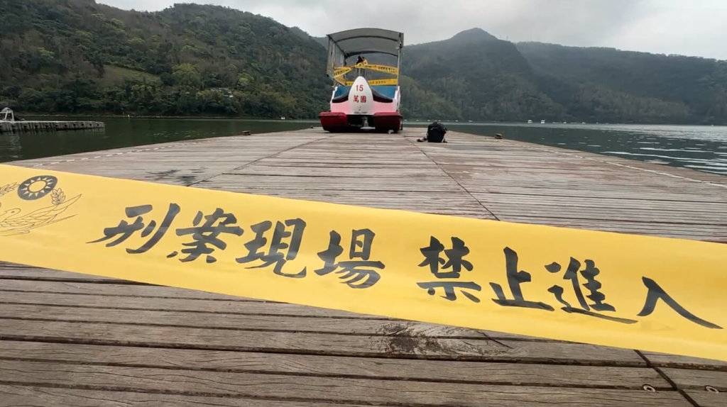 花蓮鯉魚潭風景區19日發生天鵝腳踏船翻覆意外，造成9歲男童溺斃。花蓮地檢署20日複訊林姓租船業者，認定涉有過失，依過失致死罪嫌諭知新台幣5萬元交保。（民眾提供）中央社記者張祈傳真　115年2月20日