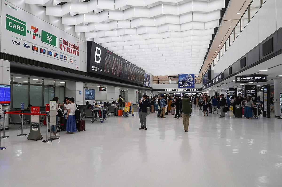 成田機場入境廳 圖：取自維基百科　by Wpcpey   Creative Commons Attribution-Share Alike 4.0 International license