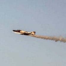 伊朗官方證實，一架 F-4「幽靈」戰機在哈馬丹因機械故障墜毀，造成一名飛行員喪生。 圖:翻攝自X帳號@LPX2019