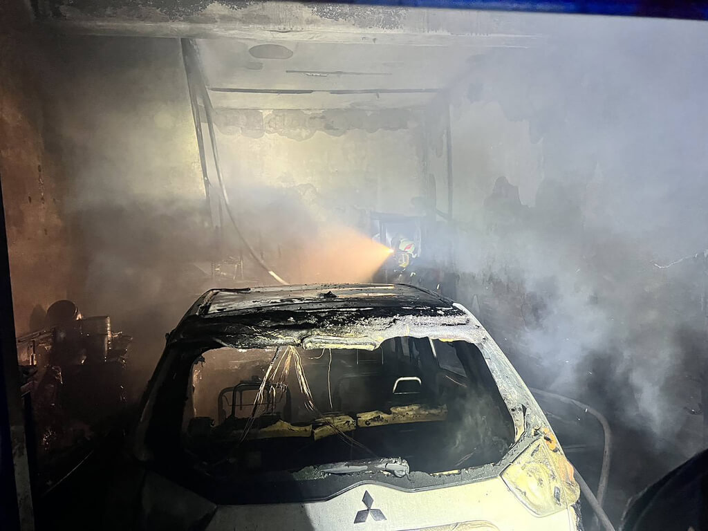 許姓男子21日晚間涉嫌酒後開車撞進前岳父位於彰化田中住家，導致車輛起火，引發火災。（民眾提供）中央社記者鄭維真傳真　115年2月22日