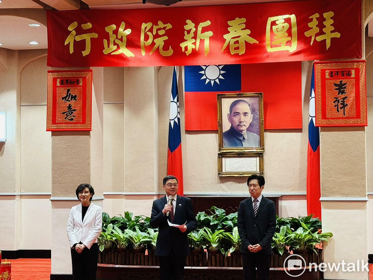 行政院今（23）日舉行新春團拜，卓榮泰院長、鄭麗君副院長、張惇涵秘書長和楊珍妮、林明昕和陳金德等多位政務委員均出席。 圖：謝莉慧/攝
