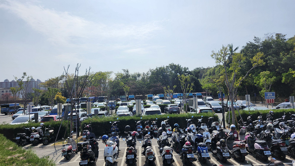 蓮池潭風景區停車一位難求，薛兆基推動立體化改建，提升觀光承載力。 圖：薛兆基競選總部/提供
