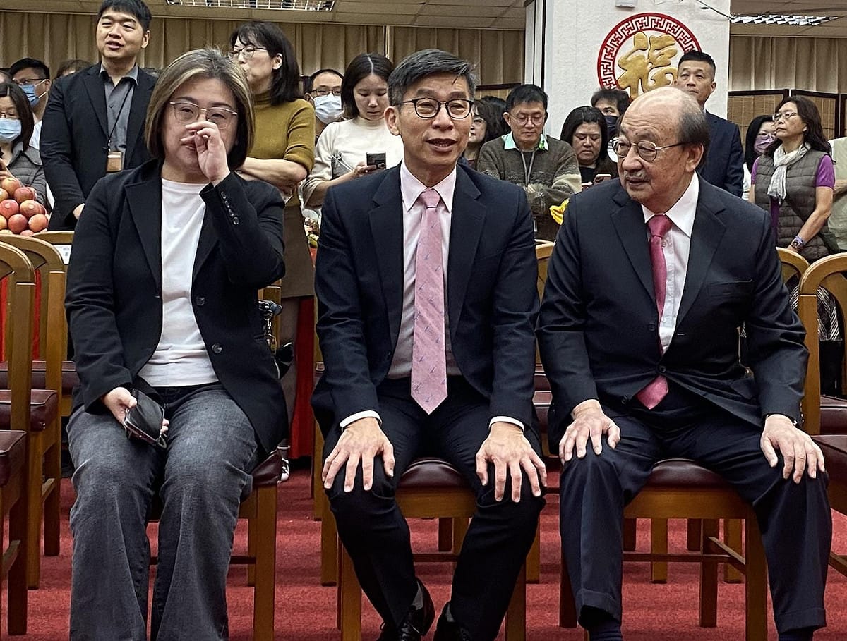民進黨立院黨團幹部書記長陳培瑜、幹事長鍾佳濱、總召柯建銘(由左至右) 圖：林朝億/攝