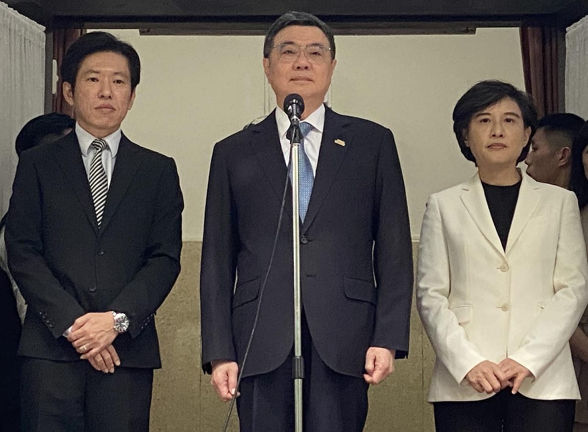 行政院秘書長張惇涵、院長卓榮泰、副院長鄭麗君(由左至右） 資料照：林朝億/攝