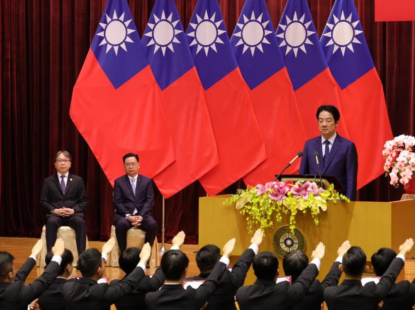 總統賴清德監誓國家安全情報幹部訓練班第26期結訓學員完成宣誓 圖：國安局提供