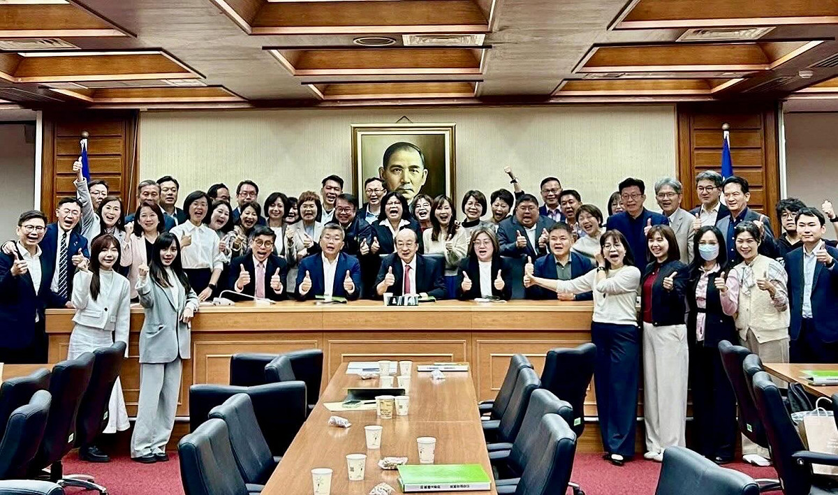 民進黨立法院黨團24日完成幹部改選，前副院長蔡其昌接任黨團總召。 圖：翻攝「Threads」@tsaimimi0416