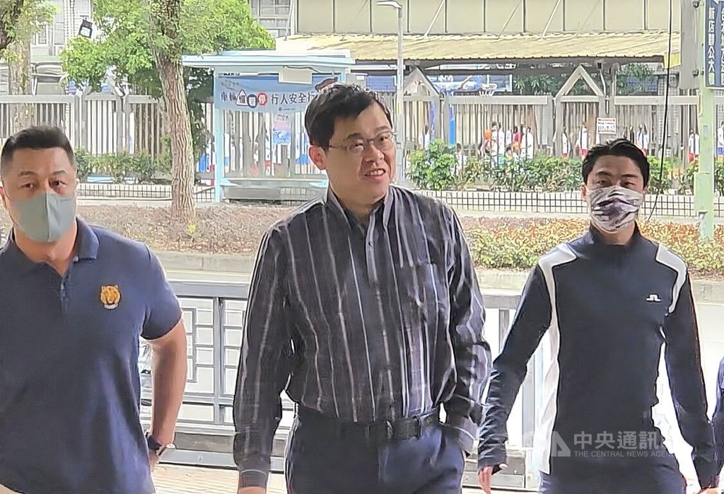 星宇航空董事長張國煒（中）聲請撤換張榮發遺囑執行人案，台北地方法院24日開庭，張國煒親自出庭。中央社記者謝君臨攝　115年2月24日