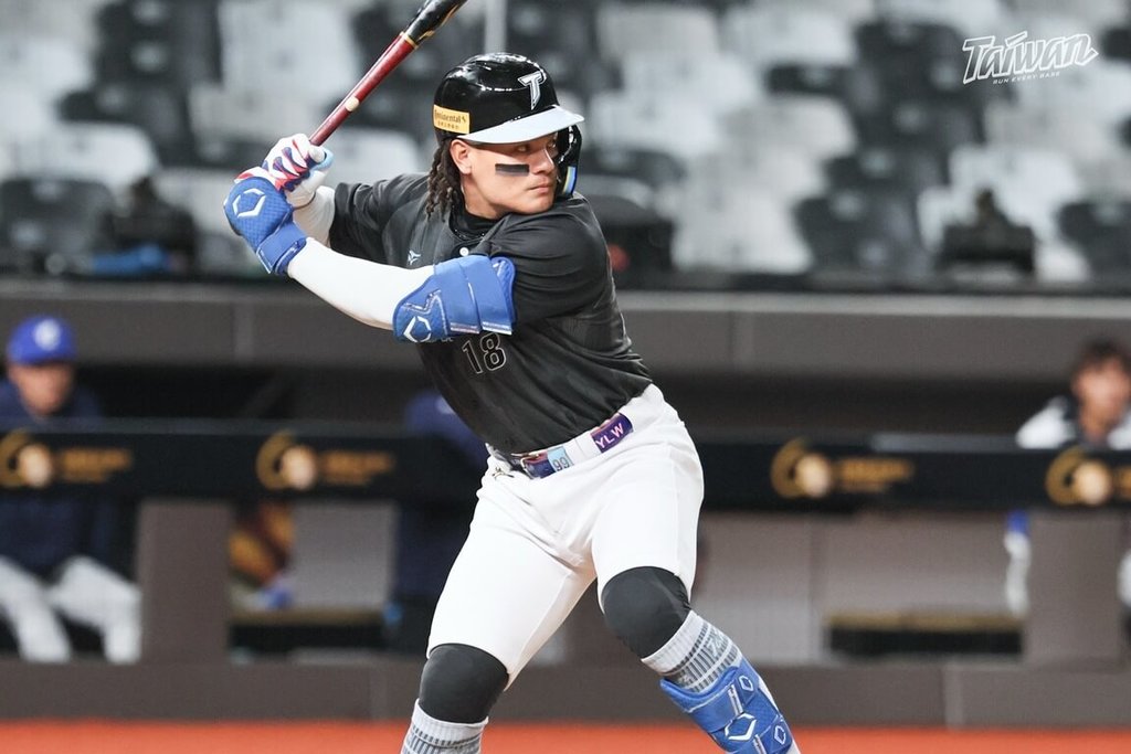 世界棒球經典賽（WBC）台灣隊與中華職棒富邦悍將24日進行閉門練習賽，張育成（圖）第7局敲出左外野方向陽春砲，是台灣隊集訓以來在練習賽的首轟。（中華職棒提供）中央社記者謝靜雯傳真　115年2月24日