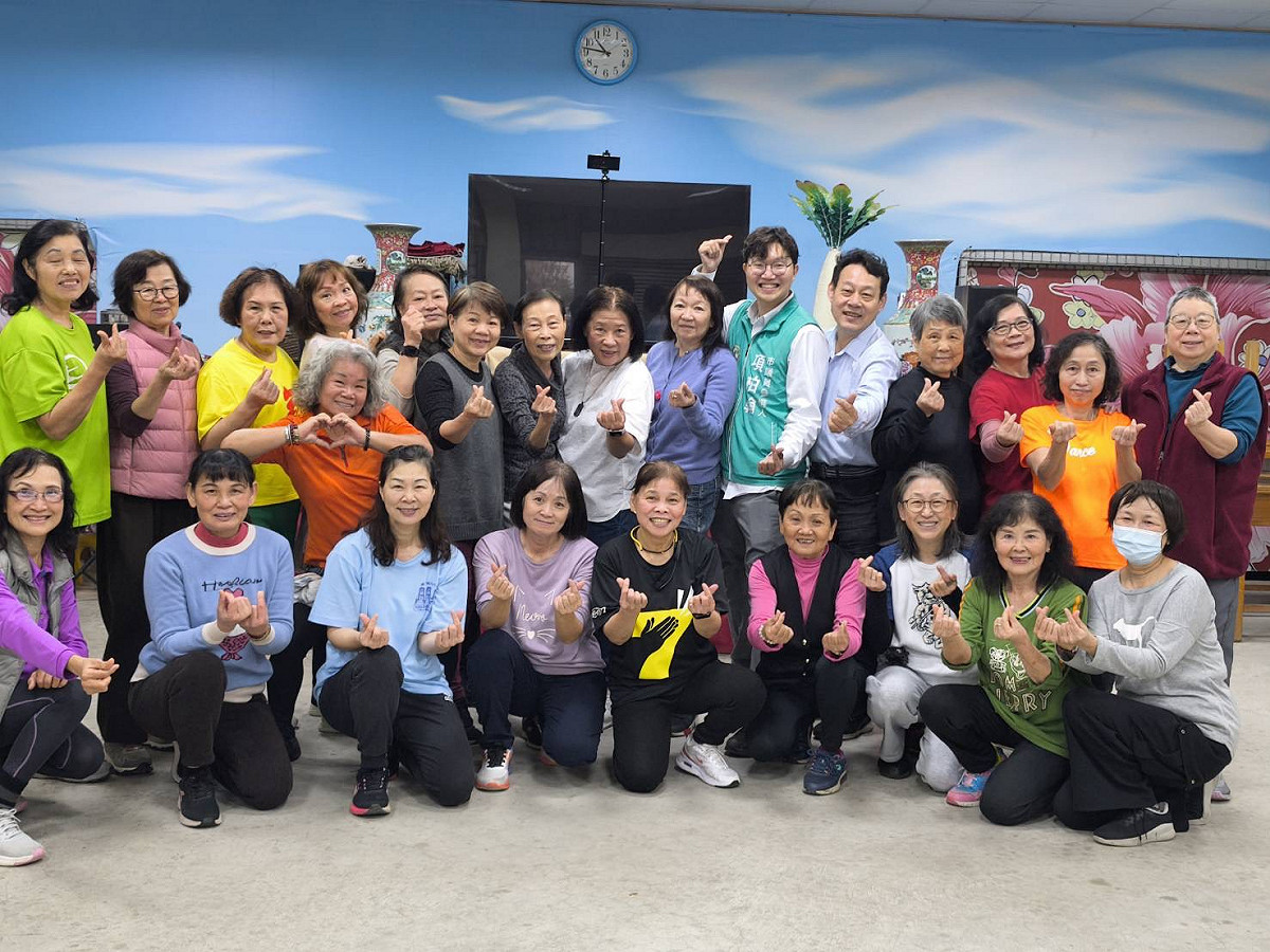 民進黨桃園市楊梅區市議員參選人項柏翰近期深入楊梅各里走訪，並提出「健康運動再升級」與「生活品質全面提升」系列政策，從運動促進、公園升級、交通優化到教育改善，多面向打造宜居楊梅。 圖：項柏翰辦公室提供