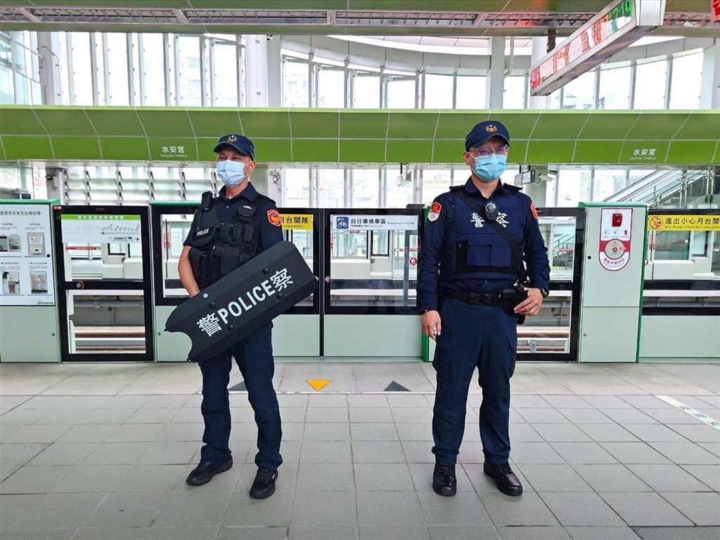 台中市政府1999市民專線24日收到網友留言指，在中捷車站及列車安裝爆裂物，警方獲報後不敢大意，經清查後確認為虛驚一場，後續將持續巡查以維護安全。（中捷公司提供）