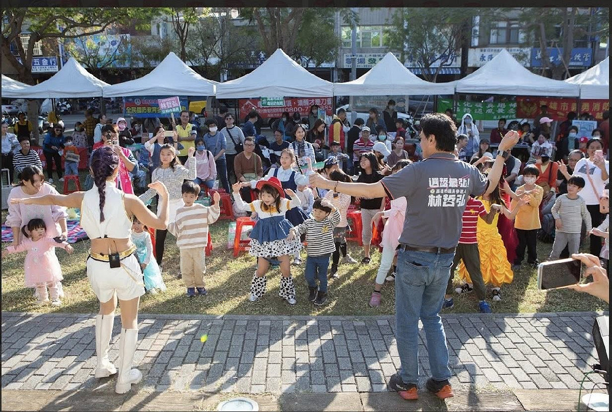林哲弘捍拒學童在校園內的安全學習環境。 圖：林哲弘競選辦公室/提供