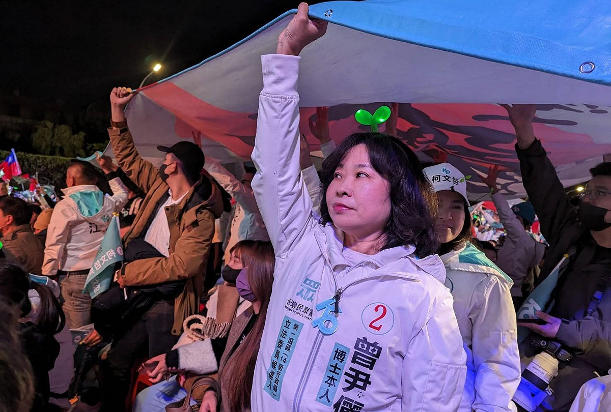 曾尹儷2024披民眾黨戰袍參選高雄市第一選區立委。 圖：翻攝臉書