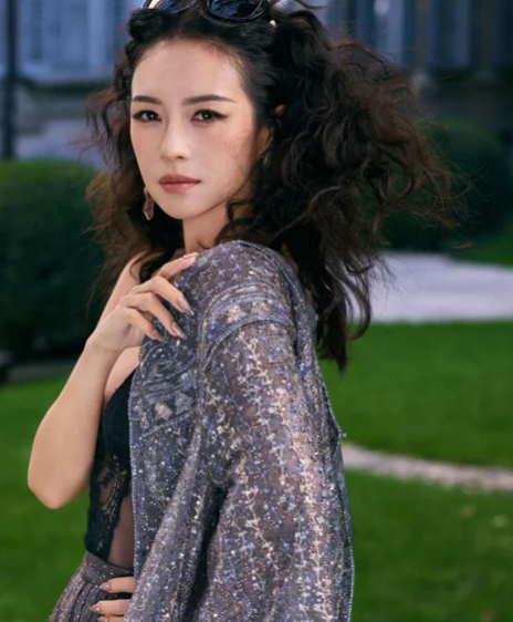 章子怡首部自導自演的電影《游過海岸一百米》即將在3月8日開拍，選角動向受到外界高度關注。 圖：翻攝自章子怡微博
