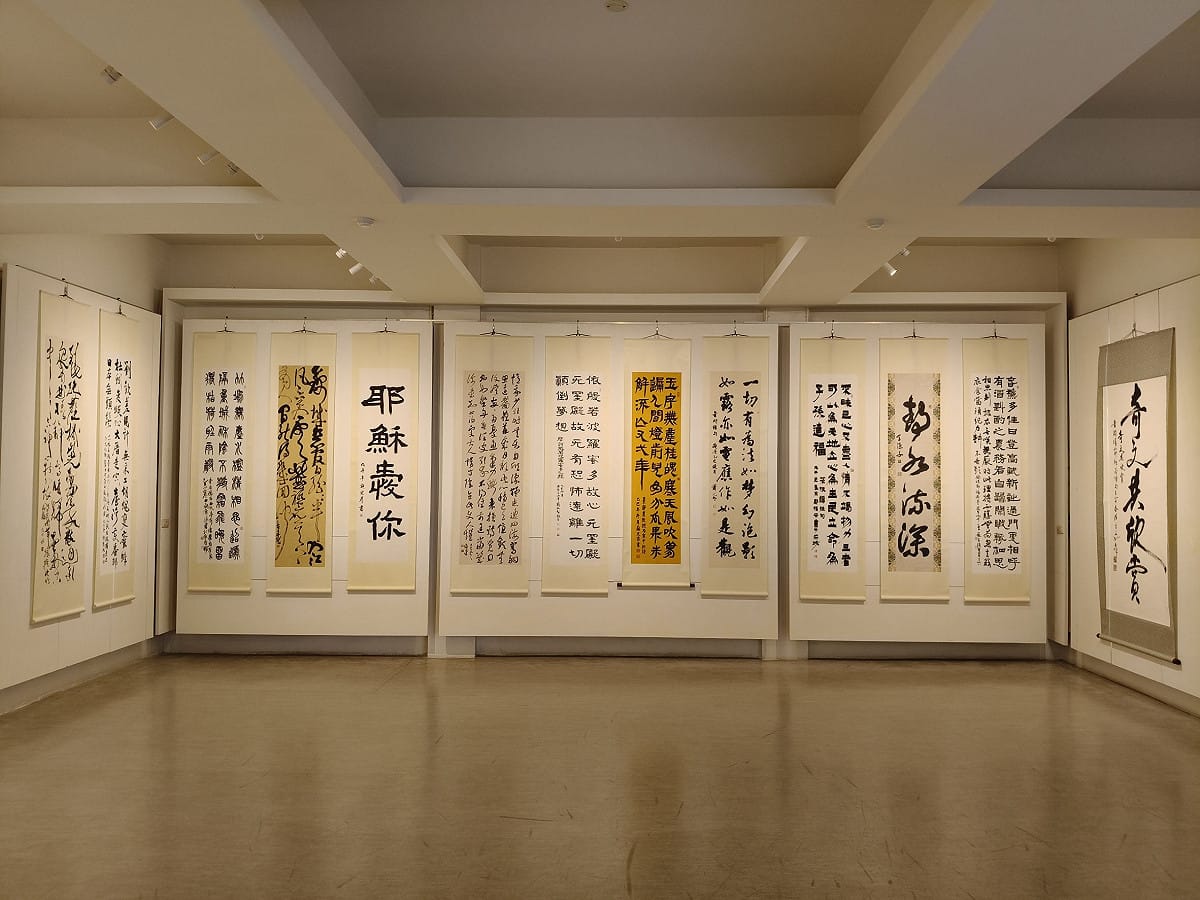 「學而書會」自今日起至3月26日在明宗書法藝術館盛大舉辦「道法自然  2026學而書會聯展」，該會集結大台南地區知名書法家，每次聯合展出各家力作，各界莫不引頸期盼。 圖：黃博郎／攝