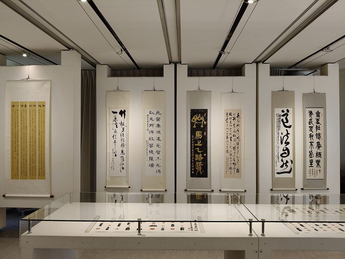 「學而書會」自今日起至3月26日在明宗書法藝術館盛大舉辦「道法自然  2026學而書會聯展」，該會集結大台南地區知名書法家，每次聯合展出各家力作，各界莫不引頸期盼。 圖：黃博郎／攝