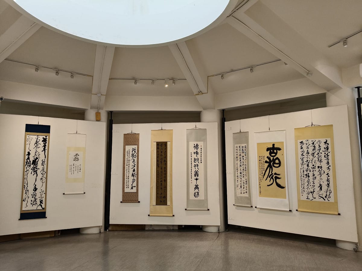 「學而書會」自今日起至3月26日在明宗書法藝術館盛大舉辦「道法自然  2026學而書會聯展」，該會集結大台南地區知名書法家，每次聯合展出各家力作，各界莫不引頸期盼。 圖：黃博郎／攝
