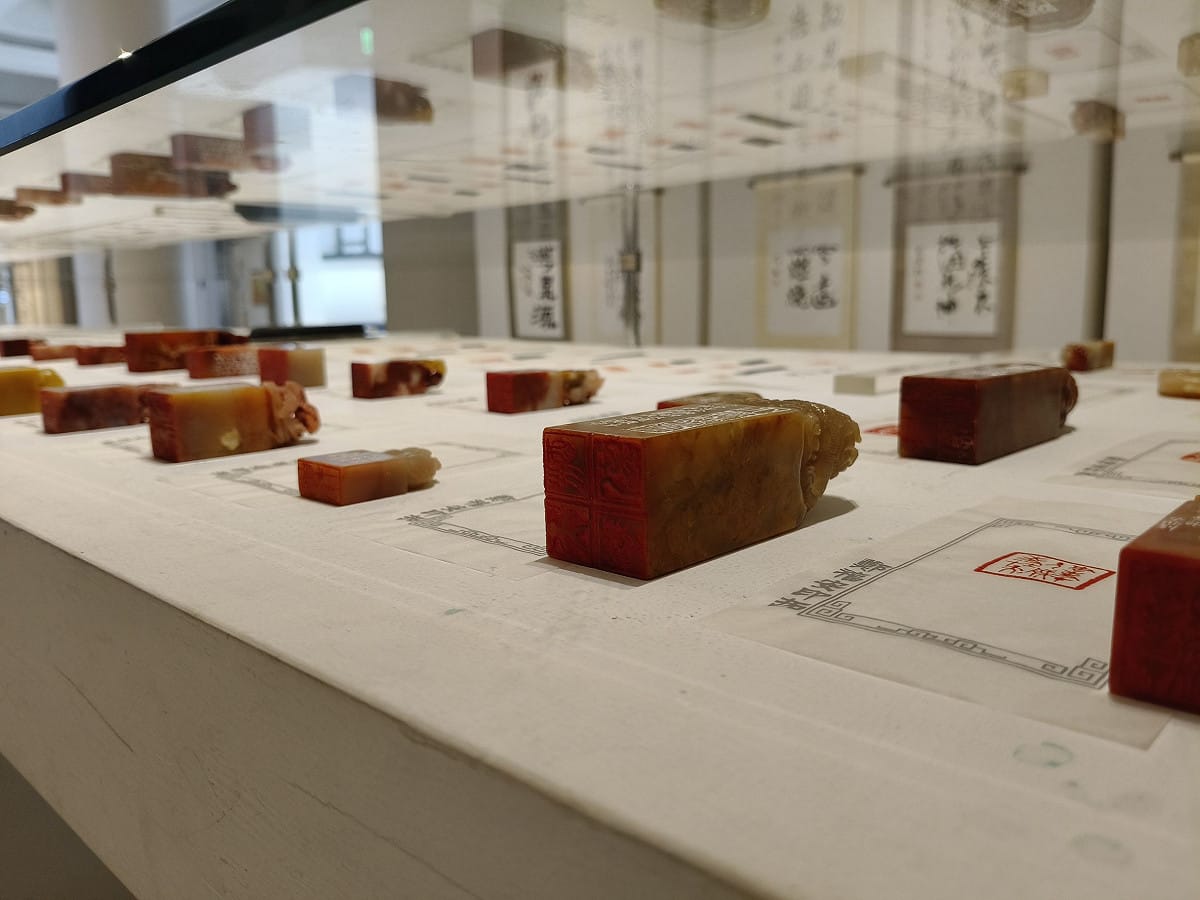 「學而書會」自今日起至3月26日在明宗書法藝術館盛大舉辦「道法自然  2026學而書會聯展」，該會集結大台南地區知名書法家，每次聯合展出各家力作，各界莫不引頸期盼。 圖：黃博郎／攝