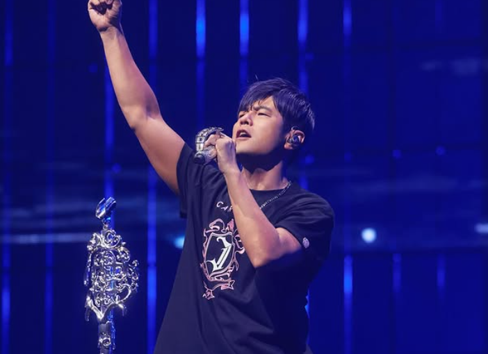 周杰倫2024年12月登上台北大巨蛋舉辦「嘉年華世界巡迴演唱會」，怎料卻有一名吳姓黃牛將5880元的門票加價到約4萬元，溢價近7倍。 圖：翻攝自周杰倫IG
