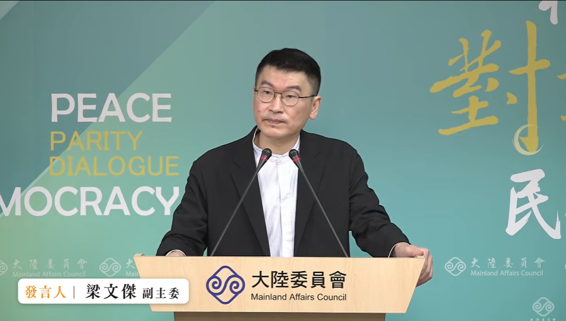 陸委會副主委暨發言人梁文傑今（26）日自己揭密指出，是自己覺得「po文會上癮，話講多了也不好」，所以自己停用Threads帳號，並非被封鎖。 圖：擷自直播畫面