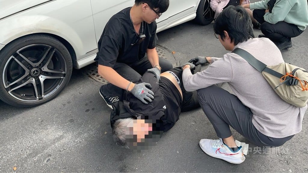 警政署刑事局偵查第4大隊副大隊長江嘉勝26日表示，竹聯幫弘仁會北山聯盟陳姓幹部（遭壓制者）和幫眾橫行於淡水、北投地區，2025年底動私刑押人痛毆、勒索，經蒐證完備後，2月間已逮補9嫌送辦。（翻攝照片）中央社記者黃麗芸傳真　115年2月26日