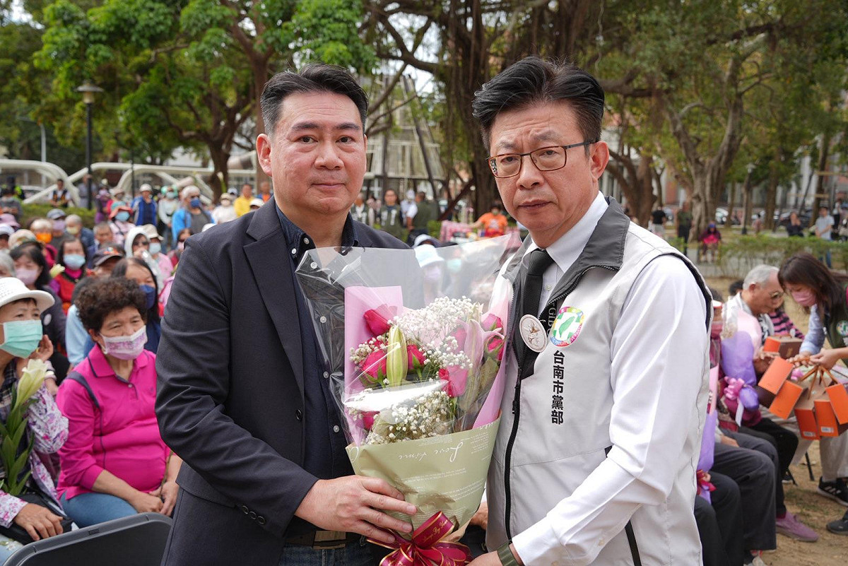 民進黨台南市黨部於吳新榮紀念廣場舉辦「228事件79週年追思紀念」，邀請228事件受難者家屬參與追思活動，安排家屬代表致詞及紀念音樂歌曲獻唱，許多市民朋友也前往獻花致意，場面隆重肅穆。 圖：民進黨台南市黨部提供