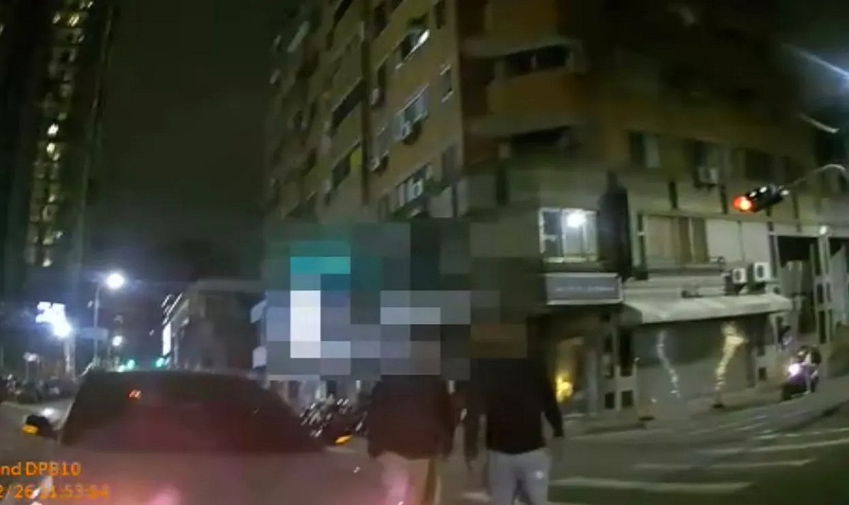 台中一名蕭姓男子疑似與人有債務糾紛，遭5人持棍棒毆打。 圖：民眾提供