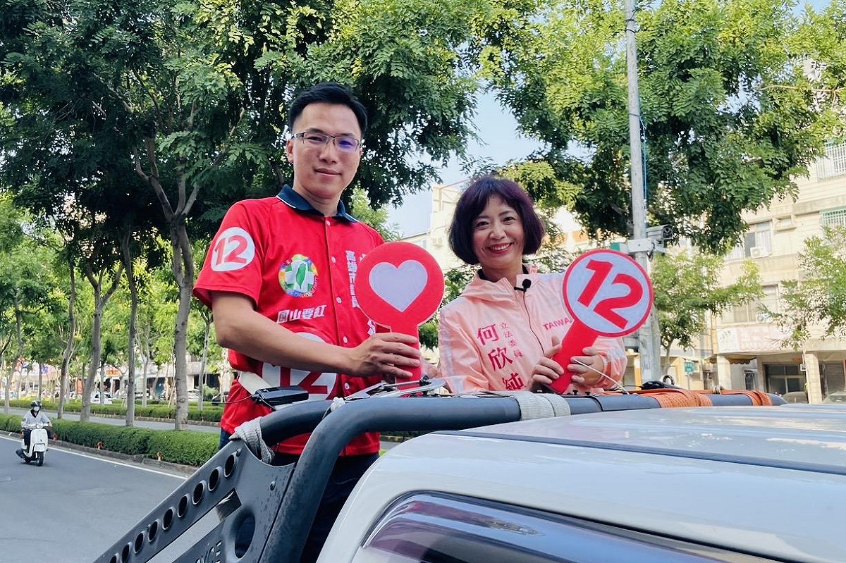 何欣純(右)2022年大選前也南下力挺林智鴻(左)。 圖：林智鴻服務處/提供