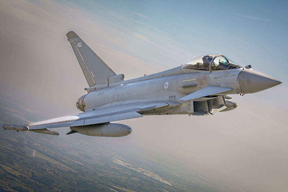 英國皇家空軍颱風戰機擊落一架飛向卡達的伊朗無人機。 圖：翻攝自 X @RoyalAirForce