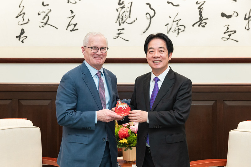 賴清德與「美國半導體產業協會」紐弗（John Neuffer）總裁（左）。 圖：總統府提供