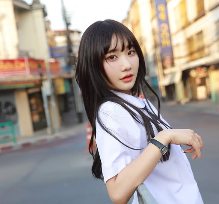 愛莉莎莎熱愛投資房地產，不僅成功考取房仲執照，去年5月更宣布在杜拜置產，買了5間房子。 圖：翻攝自愛莉莎莎IG