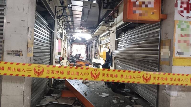 台中建國市場發生氣爆，所幸非營業時間，僅一名70歲攤商輕傷未送醫。 圖：民眾／提供