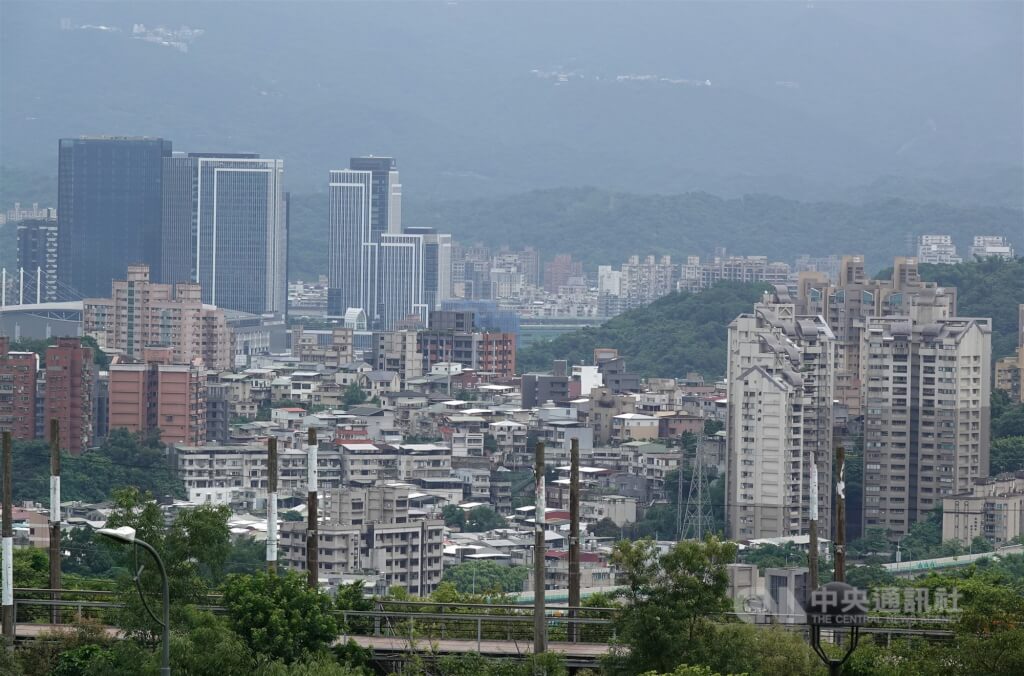 圖為台北市區房屋景觀。 圖：中央社提供