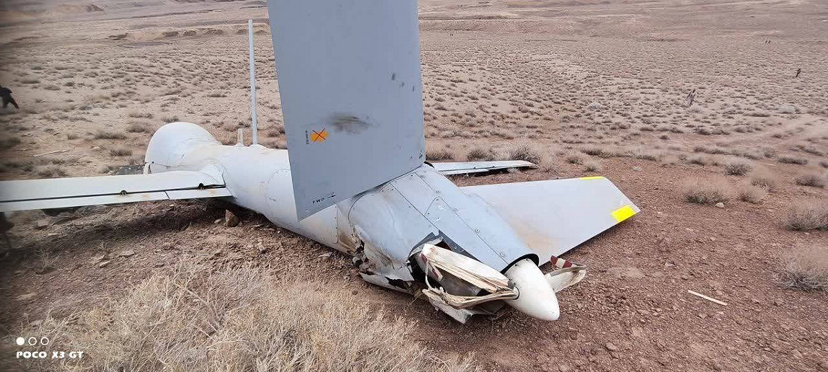 伊朗方面宣稱，該國防空部隊成功「捕獲」一架以色列「Hermes-900」無人機，並準備交由國內專家進行分析與研究。 圖：翻攝自 @visionergeo X 帳號