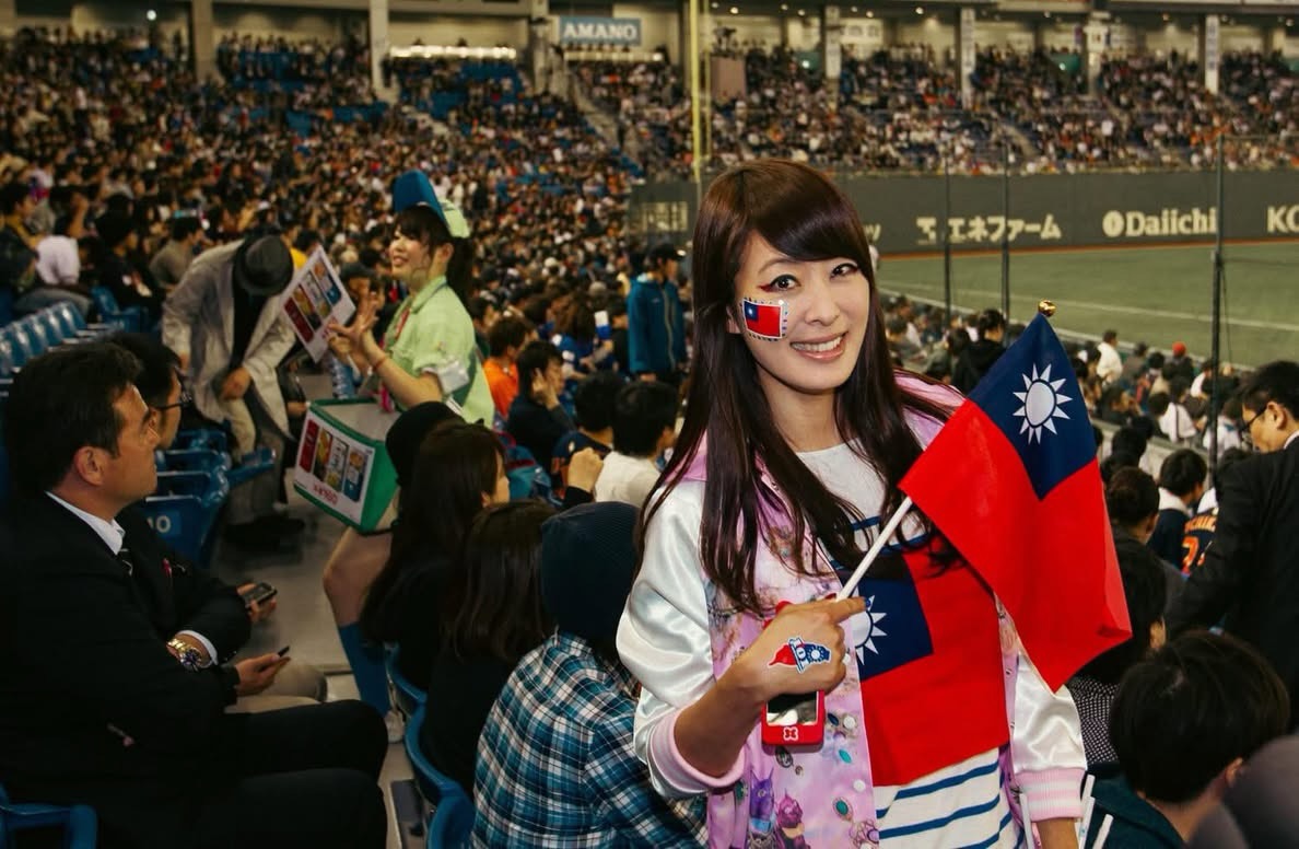 世界棒球經典賽（WBC）5日正式開打，賈永婕飛日本為台灣加油。（圖為2013年WBC照片） 圖：取自賈永婕的跑跳人生臉書