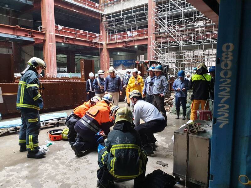 台北市中山區的國賓飯店工地，今日發生嚴重工安意外。 圖：翻攝畫面