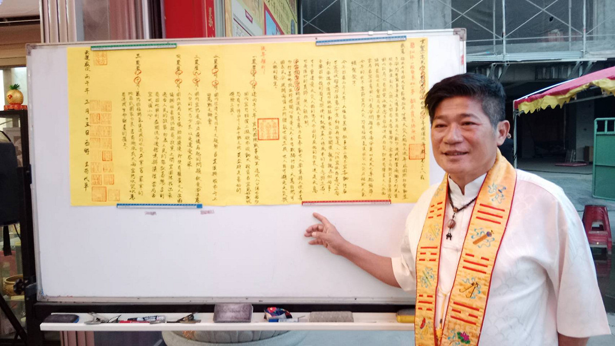 曾俊豐強調關聖帝君賜國運籤本意，乃在奉勸世人要秉持人性本善，多行善佈施，並珍惜身邊之人。 圖：孫家銘攝