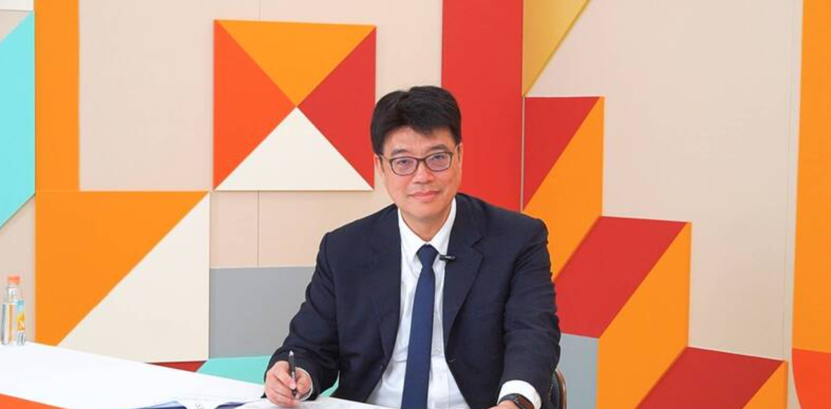 大陸委員會主委邱垂正今（5）天接受自由時報「官我什麼事」網路節目專訪時強調，李貞秀「女士」不具有登記參選的資格是相當明確的，我們會把事實證據送給中選會，希望中選會「依法行政」。 圖：「官我什麼事」網路節目提供
