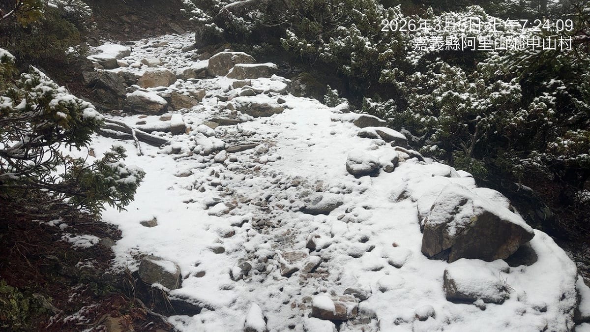 玉管處也提醒，目前步道濕滑風險高，雪地行進與裝備操作需具備足夠經驗與技能，請審慎評估自身能力與體能。 圖：取自玉管處臉書