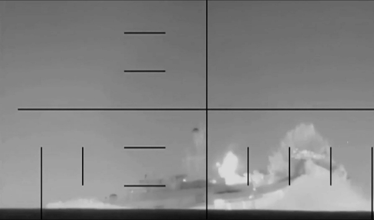 美國國防部公布潛艦在斯里蘭卡海域擊沉伊朗軍艦監視畫面。 圖：翻攝美國國防部影片