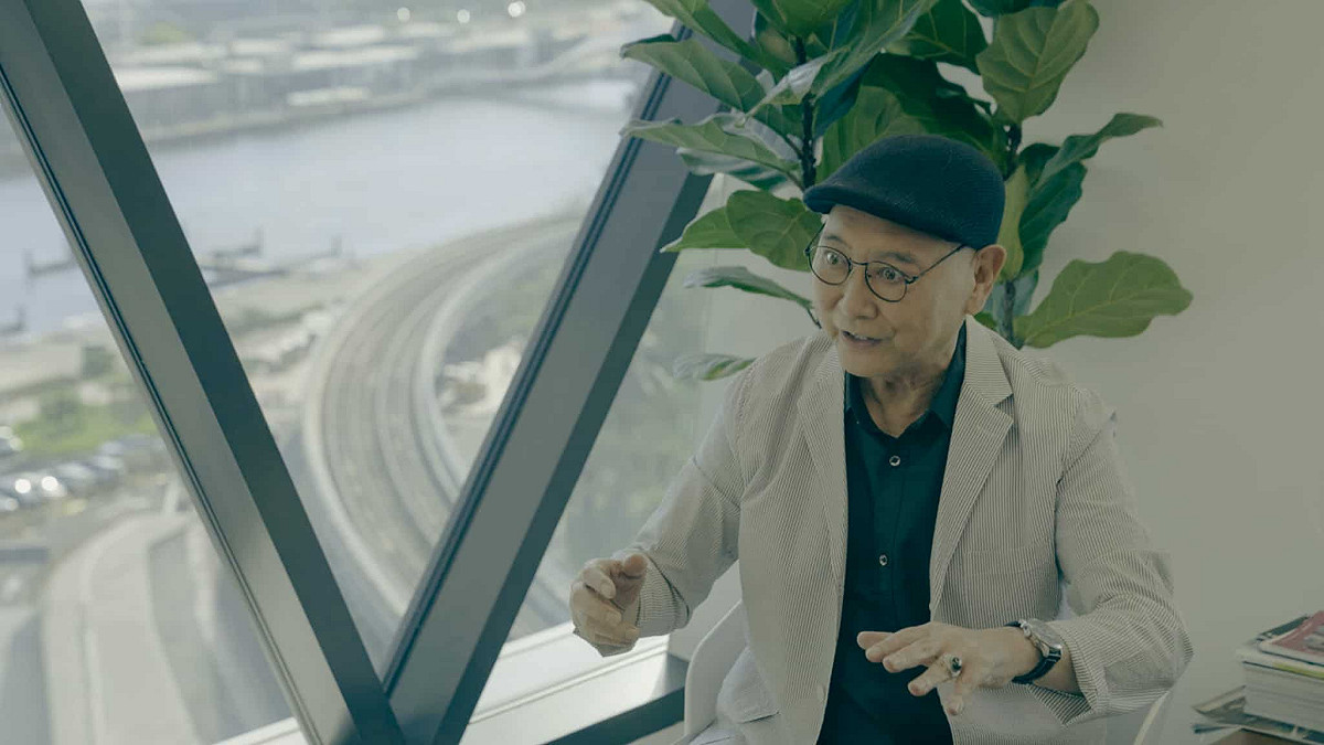 《高雄有顆藍寶石》訪問曾在藍寶石登台的一線主持人「兔寶寶」康弘。 圖：高雄流行音樂中心/提供