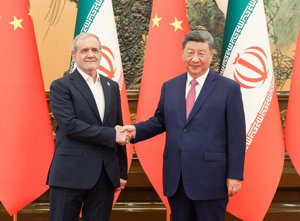 伊朗總統裴澤斯基安與中國國家主席習近平。 圖：翻攝自中國外交部
