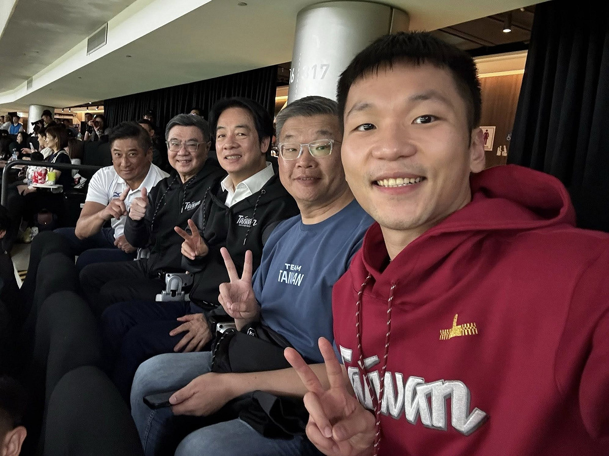 WBC台灣隊出發赴東京前，賴清德總統曾特別到大巨蛋探班，並為備戰 WBC 經典賽的 Team Taiwan 加油，也頒發加菜金，替台灣英雄們補補元氣。（資料照片） 圖：擷自賴清德臉書粉專