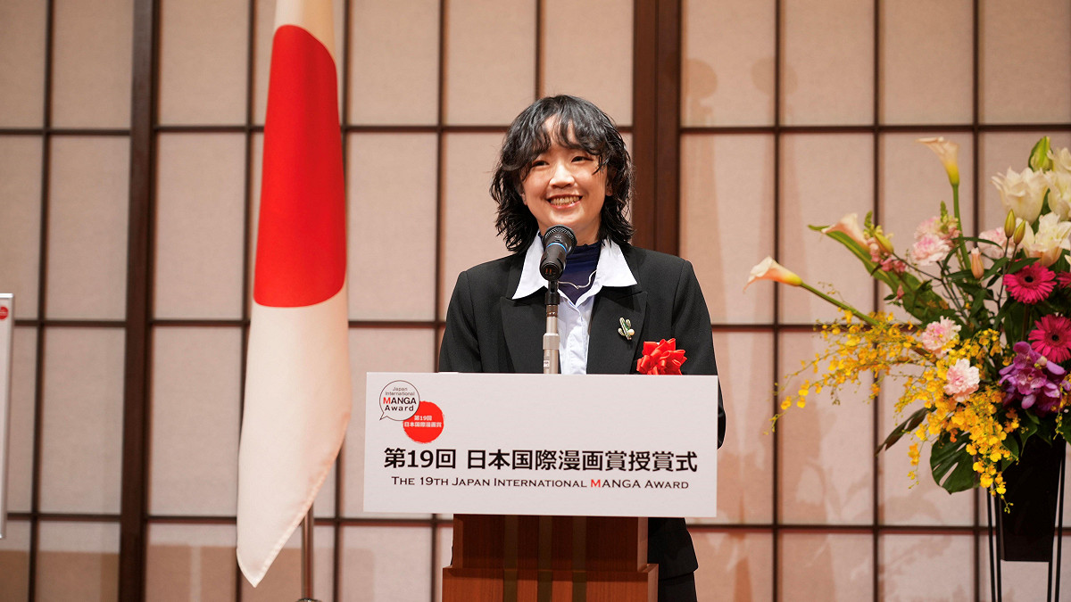 台灣漫畫家南南日發表得獎感言。 圖：台灣文化中心提供
