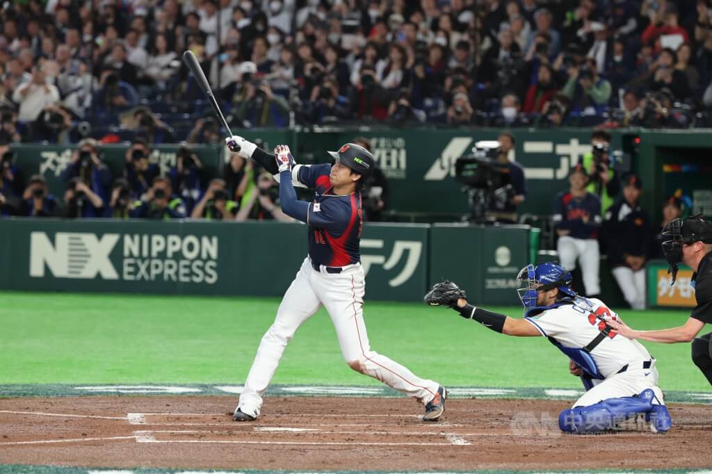 2026世界棒球經典賽（WBC）C組預賽台日大戰6日晚間在東京巨蛋登場，日本隊大谷翔平（中）2局轟出滿貫砲。（中央社檔案照片）