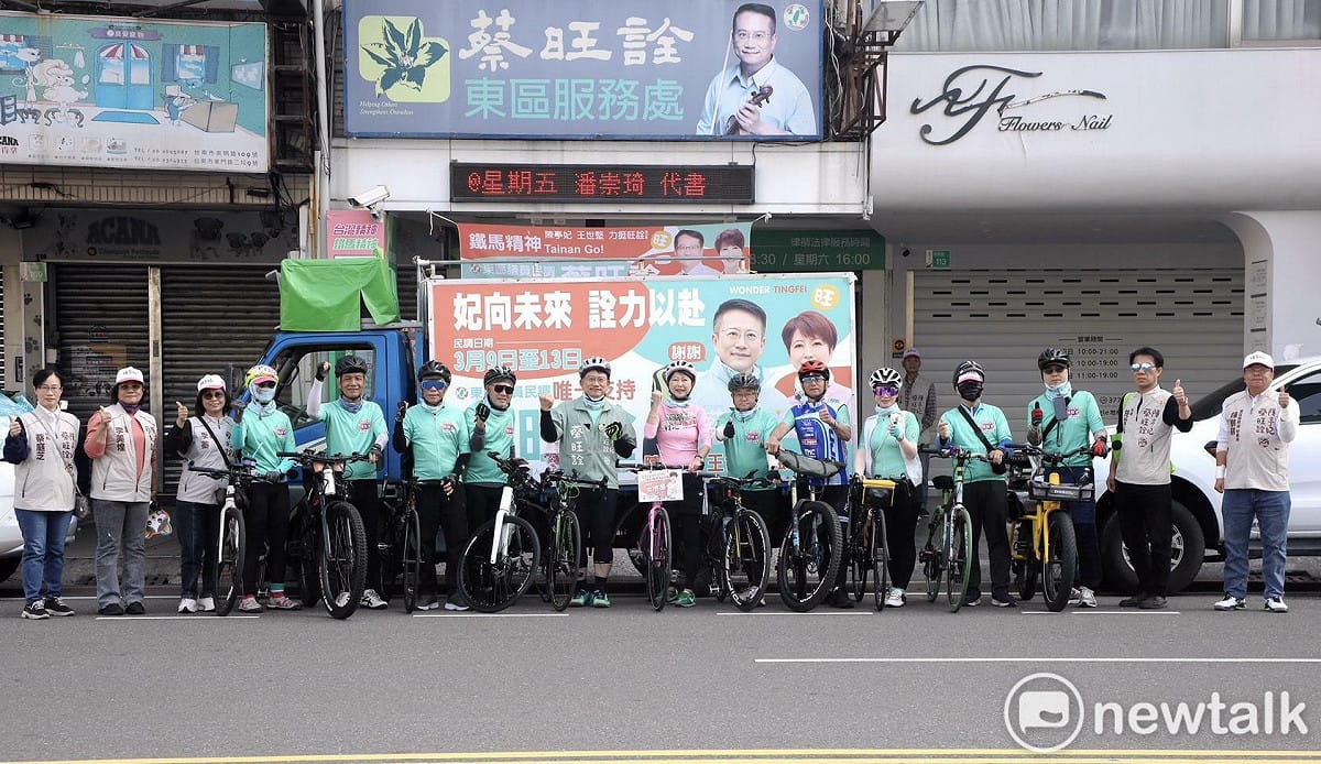 立法委員陳亭妃再度陪同蔡旺詮於台南東區騎乘鐵馬掃街拜票，持續深入各里巷弄，全力為即將到來的民調衝刺。 圖：蔡旺詮服務處提供