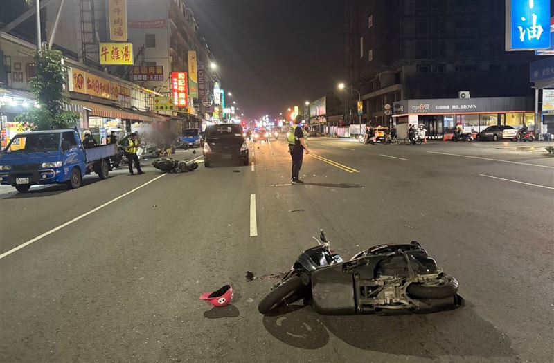 高雄市小港區中安路7日晚間發生一起嚴重死亡車禍。 圖／翻攝自「記者爆料網」