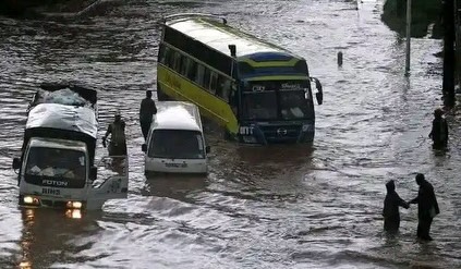 肯亞首都奈洛比（ Nairobi ）連夜降下豪雨，造成洪水至少 23 死。 圖：翻攝自 Babu Owino