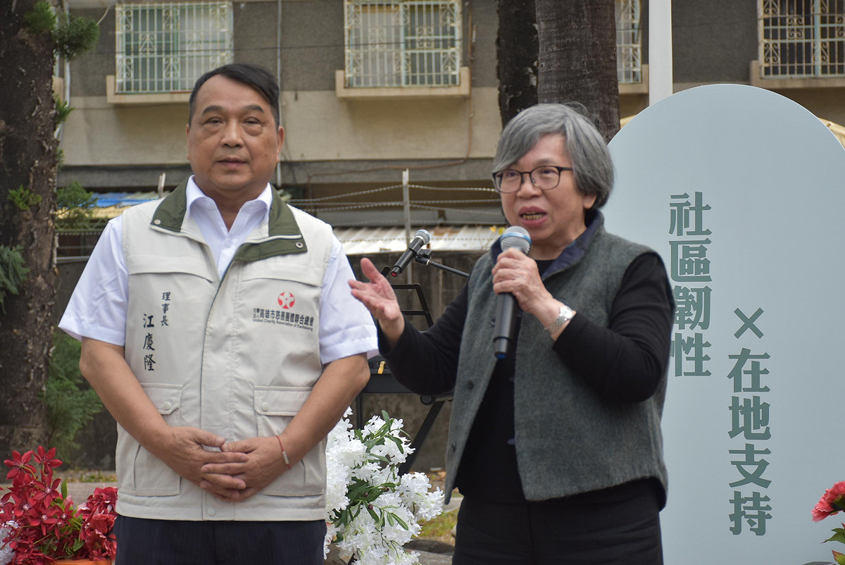 蘇麗瓊(右)特別南下見證老友江慶隆(左)接掌高慈總。 圖：孫家銘攝