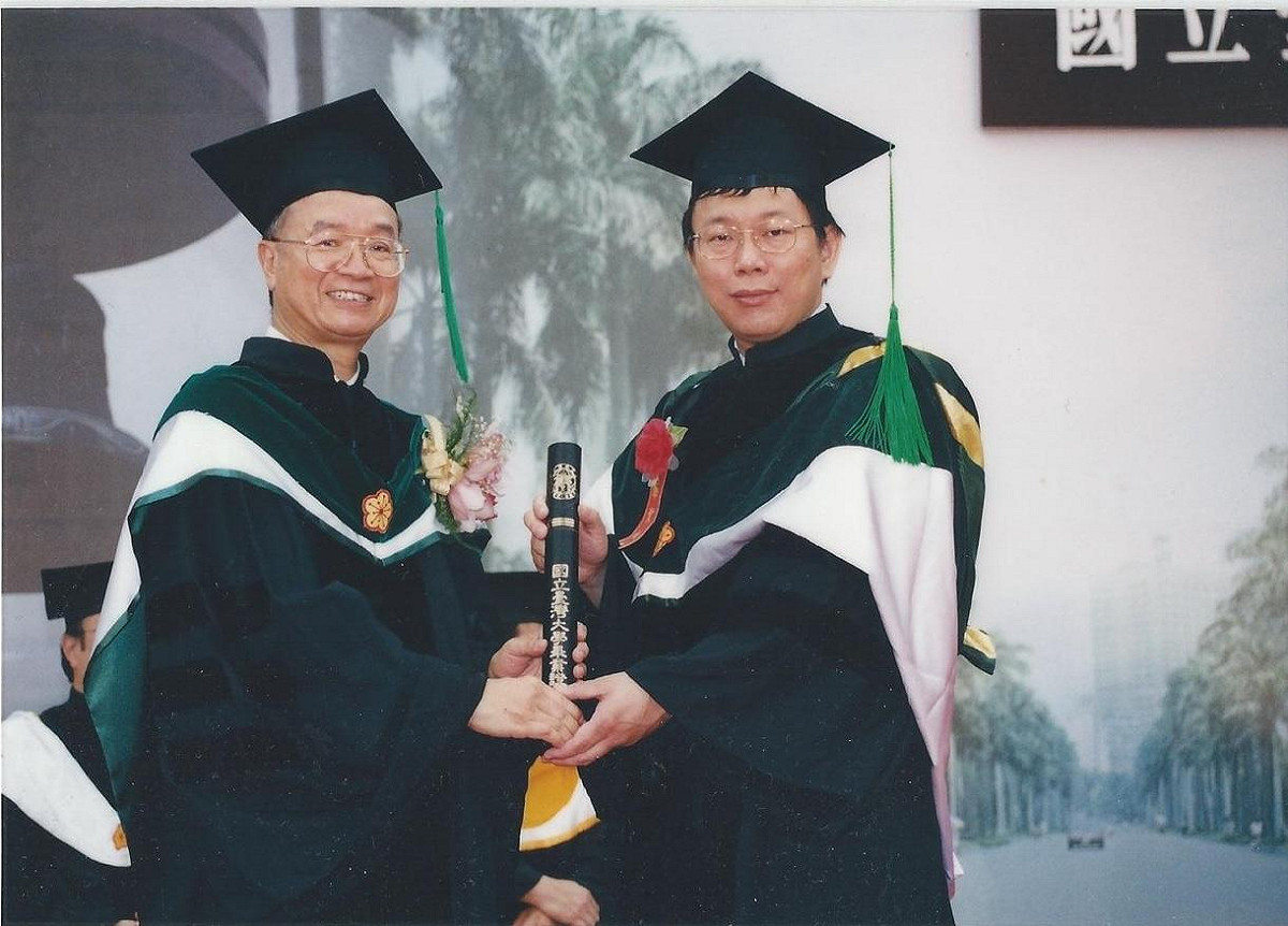柯文哲台大博士班畢業典禮。 圖：陳佩琪臉書