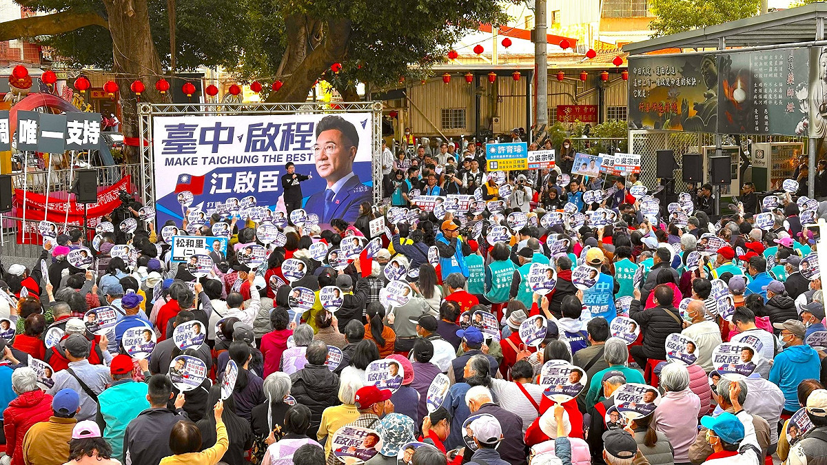 江啟臣在松竹寺舉辦的見面會人氣旺，許育璿認為是當地選民替盧秀燕還江啟臣公道的展現。 圖：取自許育璿臉書